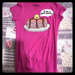 🌸 HOT MESS Fun & cute Tee 🌸